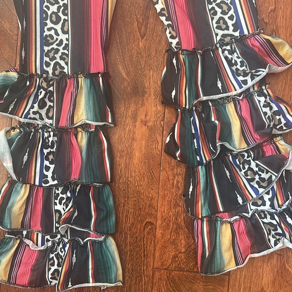 Colorful flare Ruffled pants - Picture 3 of 5